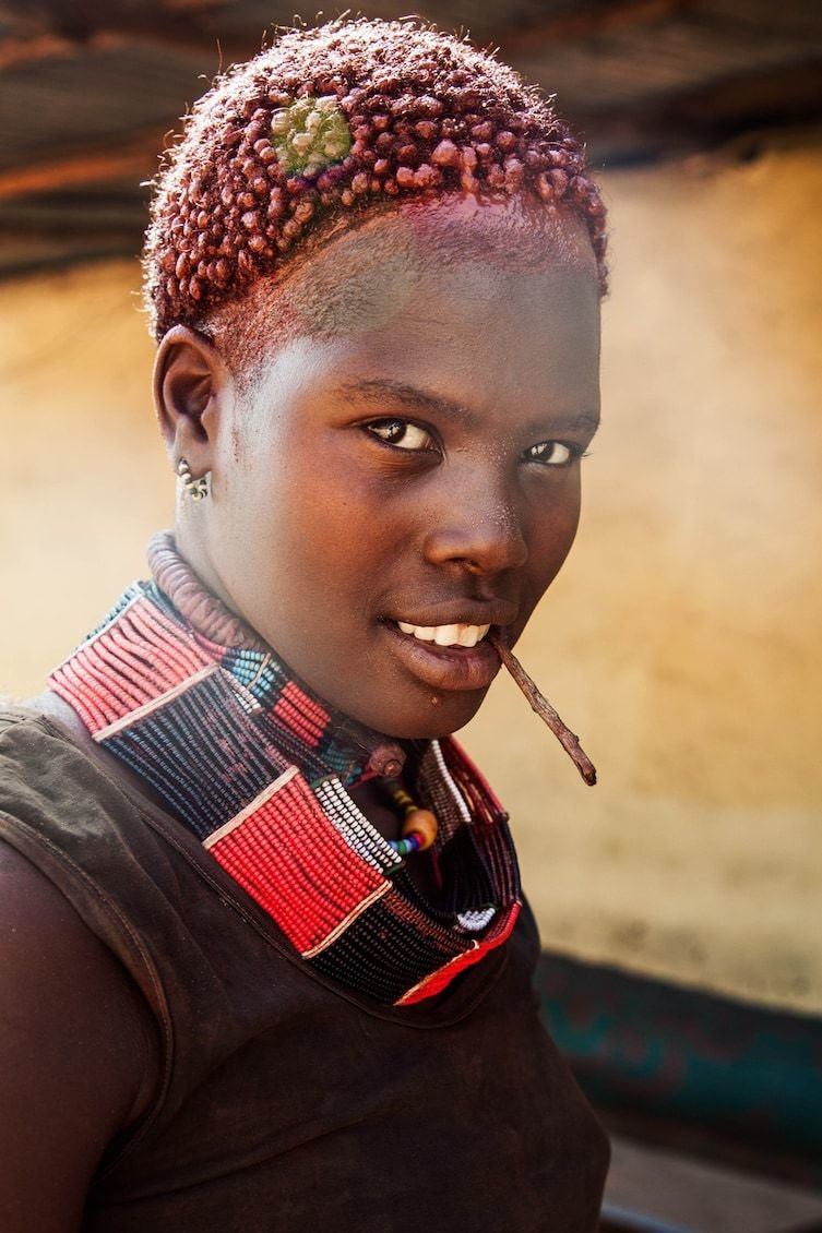 Красиво момиче от Долината на река Омо, Етиопия